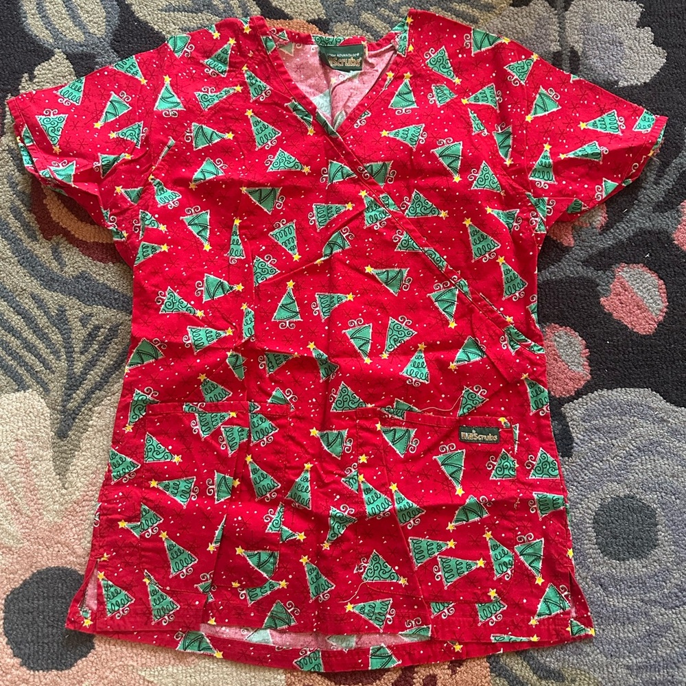Christmas tree 2 pocket scrub top